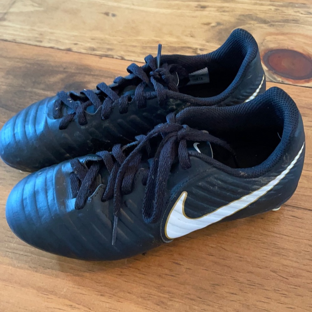 Black Nike Tiempo boys cleats, size 3Y